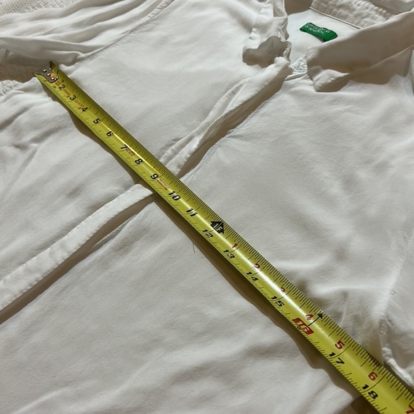 United Colors Of Benetton White Button Down. - Picture 6 of 10